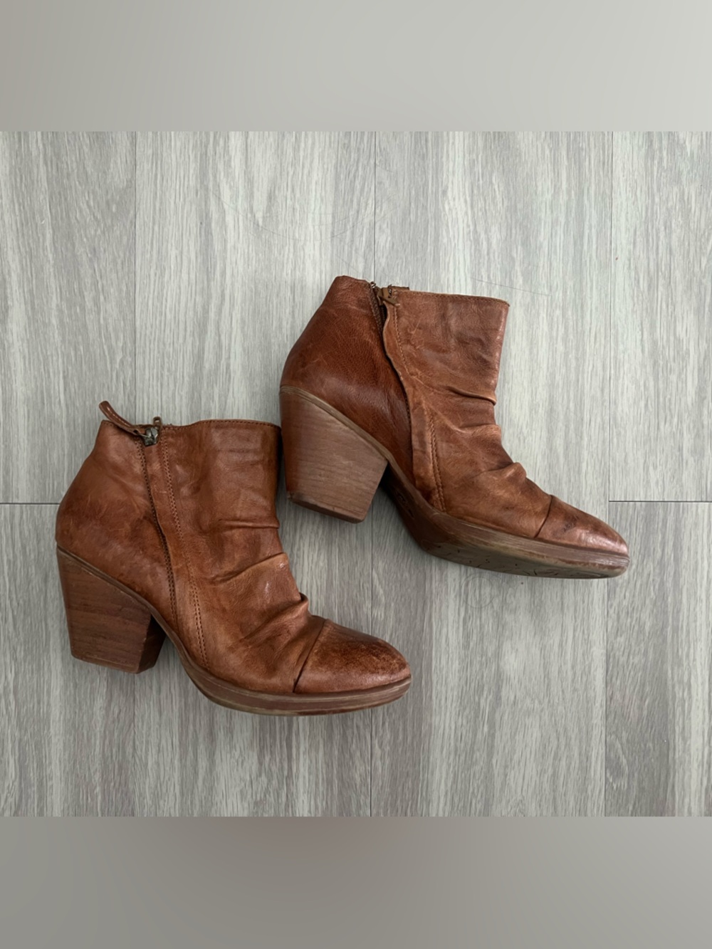Söfft Brown Leather Slouchy Ankle Boots Booties Size 9.5 Stacked Heel